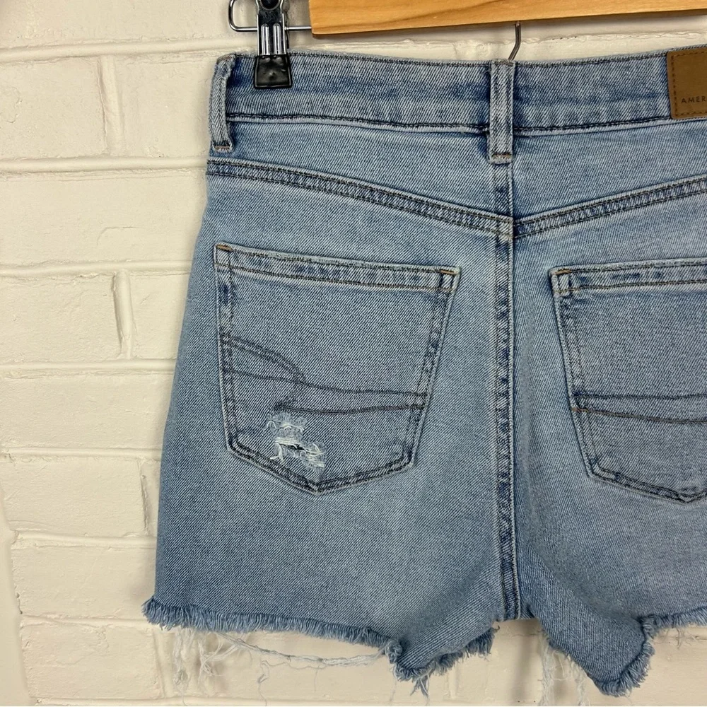 American Eagle Light Wash Mom Jean Shorts Size 2 Long